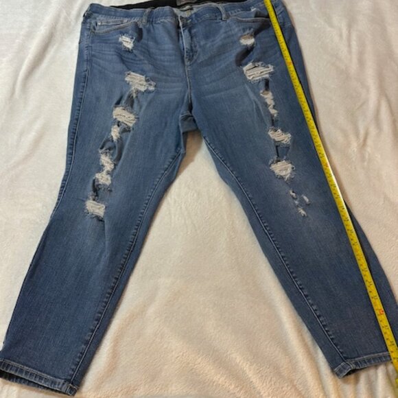 Torrid Bombshell Skinny Jeans Women’s 26S Distressed Dark Wash Stretch Denim - Picture 1 of 4